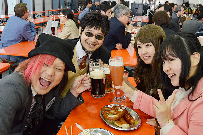 Oktoberfest, Akiba-Style: Beer and Cosplay